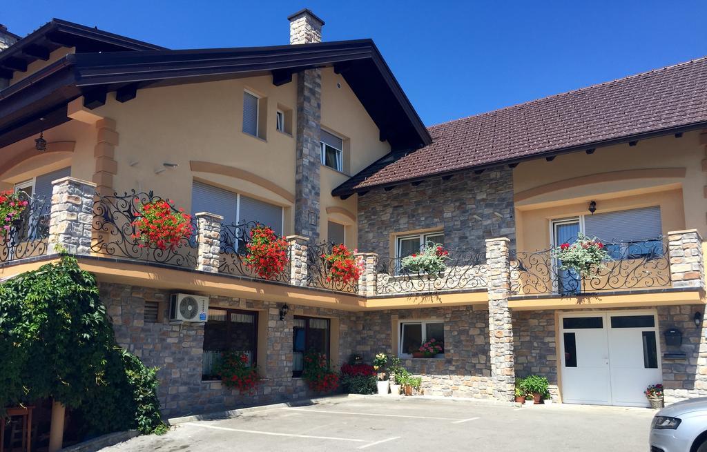 Hotel Samarin Crnomelj Екстер'єр фото