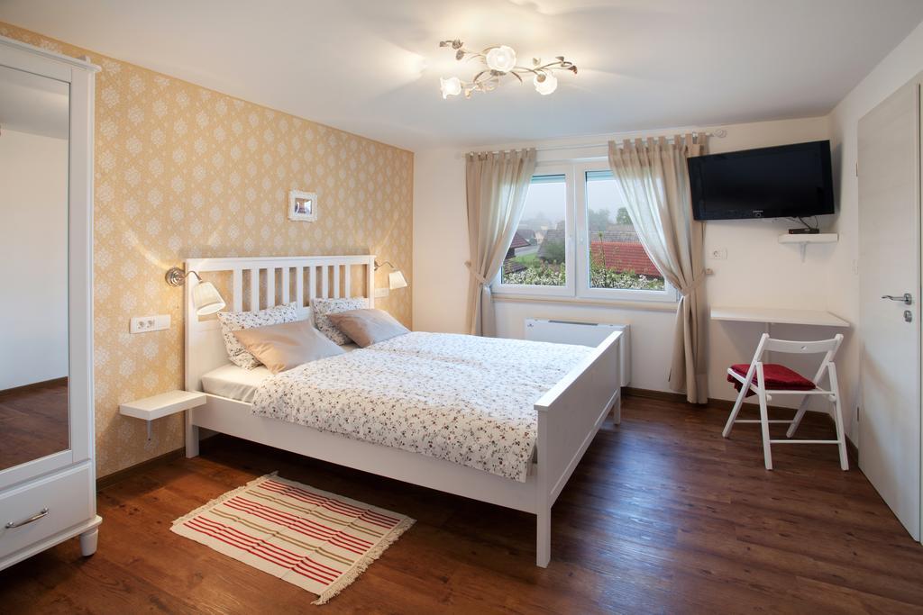 Hotel Samarin Crnomelj Екстер'єр фото